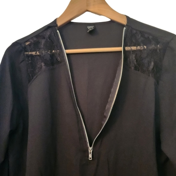 Emery Rose black long-sleeve v-neck  zip-up front blouse top - Picture 4 of 12